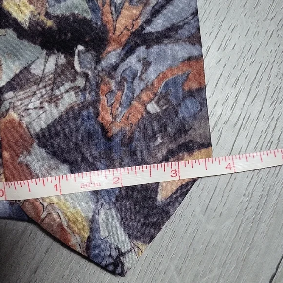 Abstract Patterned Tie - Picture 5 of 6